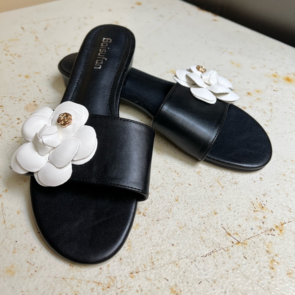 Baisufan leather slides with white leather flower size 7 NWT